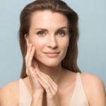 Lifting twarzy – na czym polega? Lifting twarzy - metody