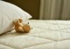 Ile może wystawać materac ponad ramę łóżka?