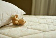 Ile może wystawać materac ponad ramę łóżka?