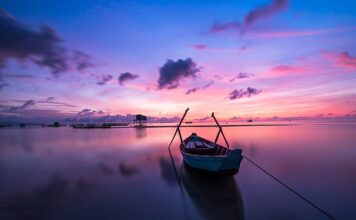 Jaki kolor ścian pasuje do granatowej kanapy? Jaki kolor ścian pasuje do granatowej kanapy?