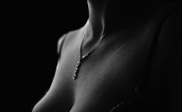 Jak wygląda dekolt hiszpański?